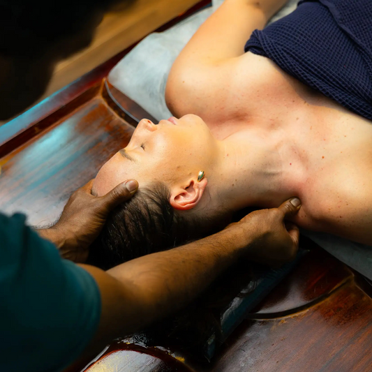 Ayurvedic massage - Shiro Abhyanga (head and shoulders)